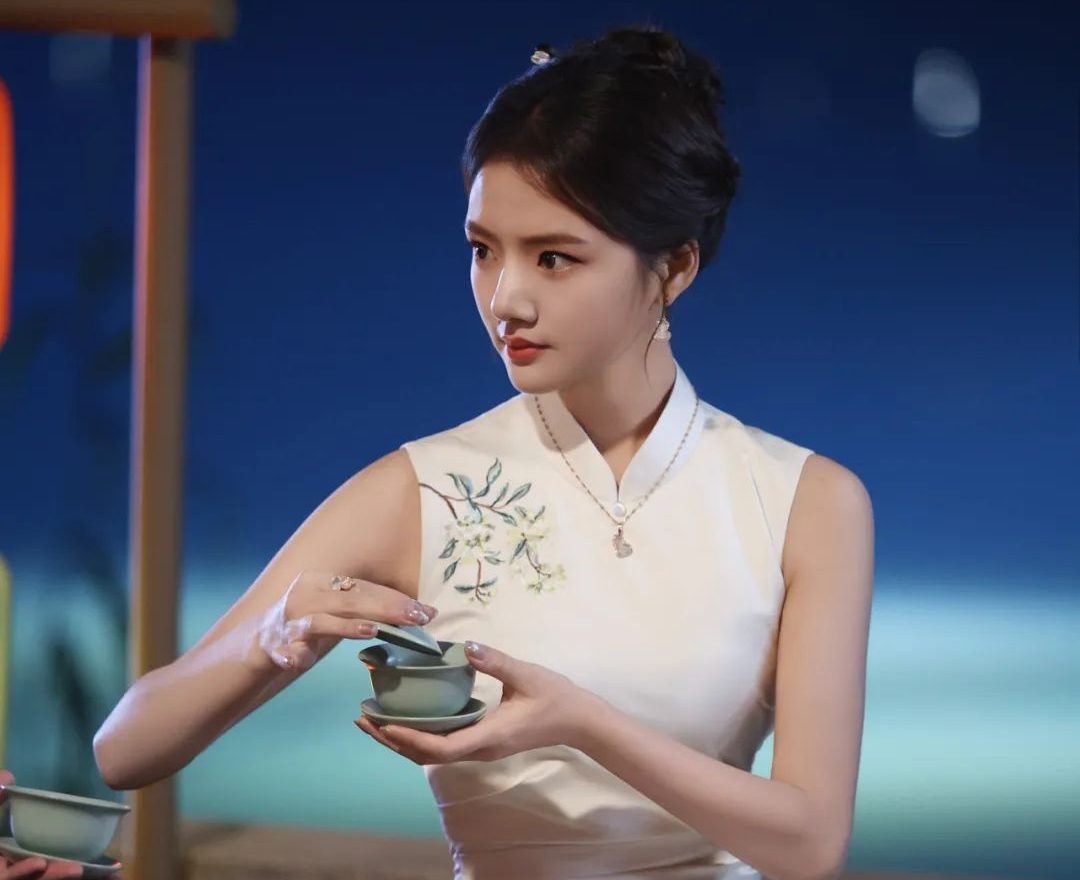 她怎么突然變這么好看？